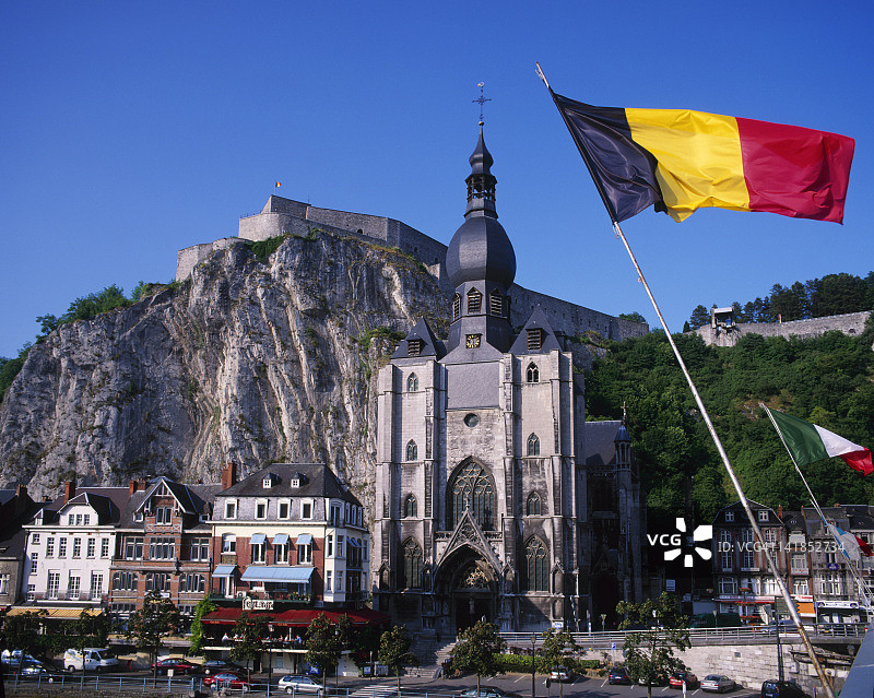 迪南和比利时国旗，阿登，比利时图片素材