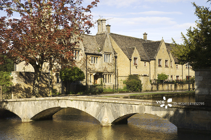 科茨沃尔德水上伯顿，格洛斯特郡，英格兰图片素材