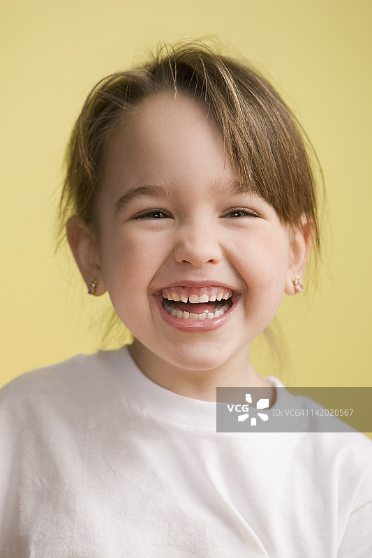 微笑的白人女孩图片素材