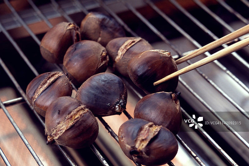 烤栗子图片素材