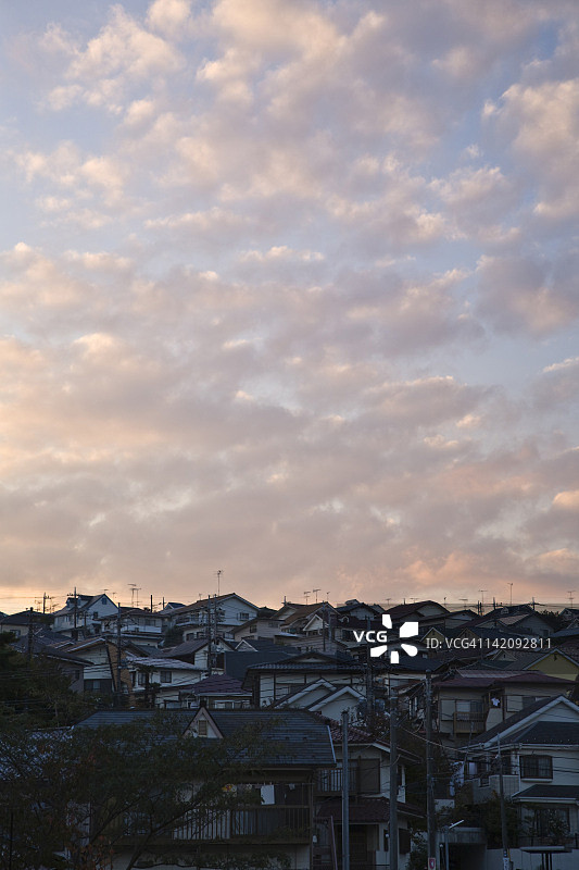 黄昏时分的城市风光图片素材
