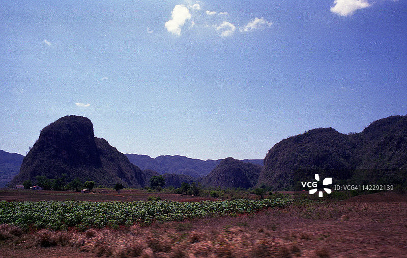 石灰岩山丘地貌图片素材