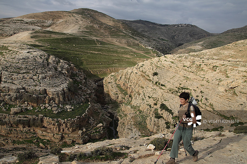 荒野中的孤单图片素材