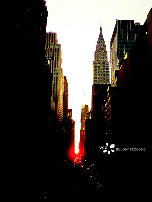 曼哈顿悬日与克莱斯勒大厦图片素材