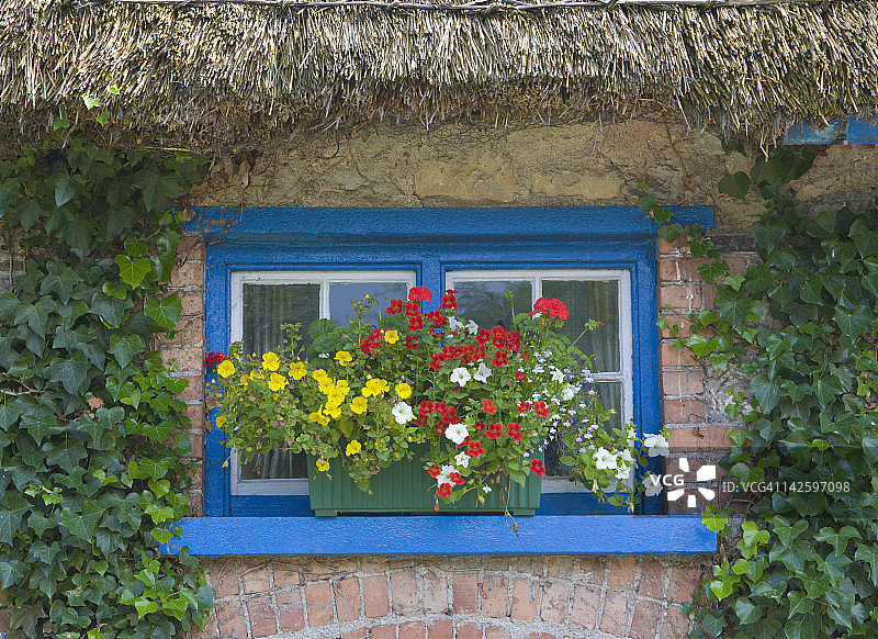 爱尔兰利默里克郡阿黛尔的茅草小屋图片素材