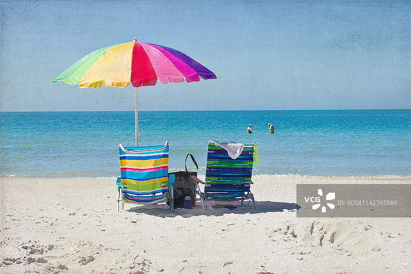 水中的两个沐浴者图片素材