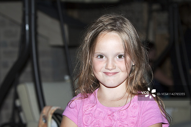 微笑的女孩图片素材