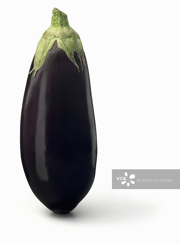 白色背景上的茄子图片素材