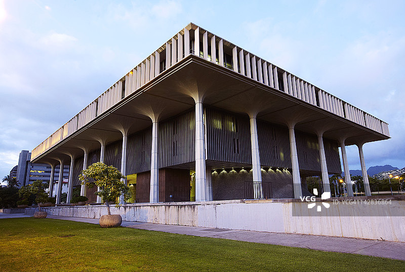 黄昏下的夏威夷州议会大厦图片素材