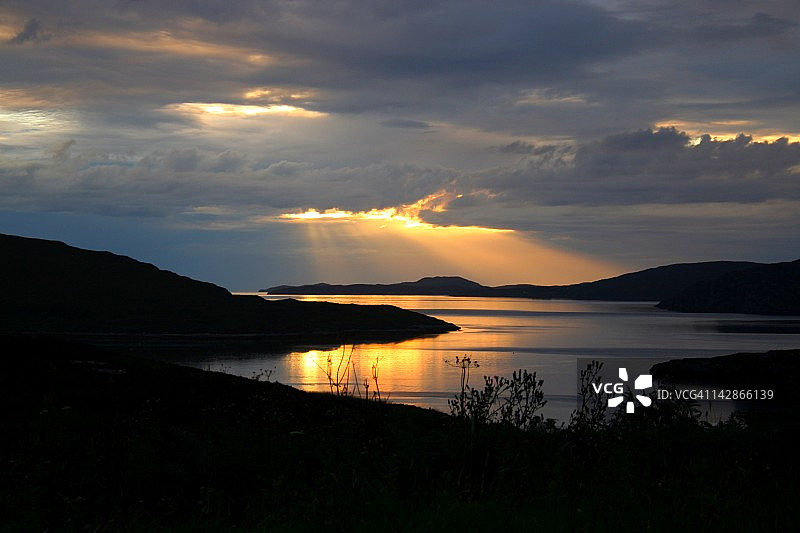 云层中的阳光图片素材