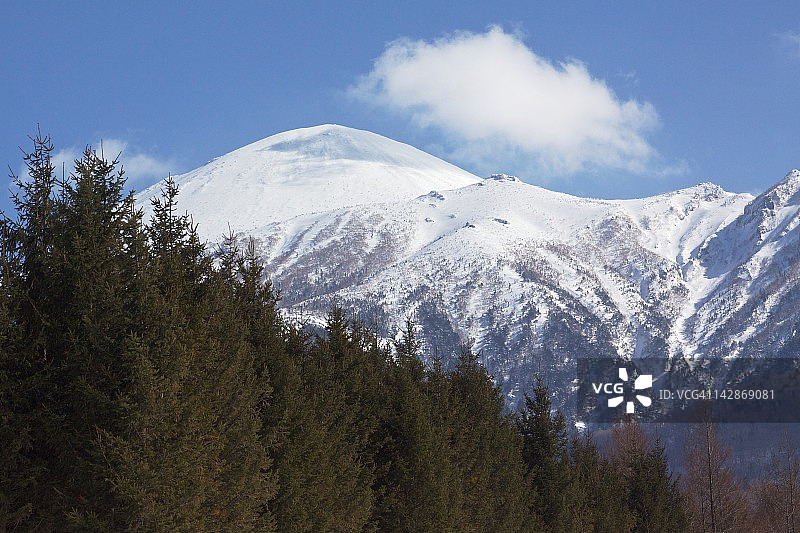 岩手山上的雪景图片素材