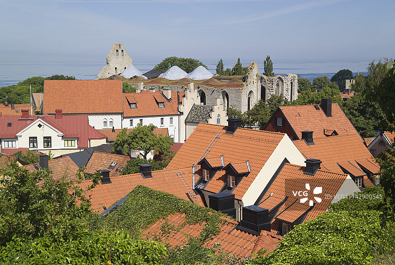 瑞典哥特兰维斯比的屋顶和房屋图片素材