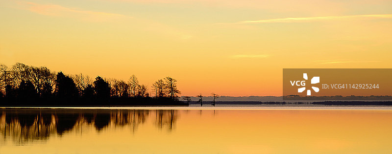 湖上日出图片素材