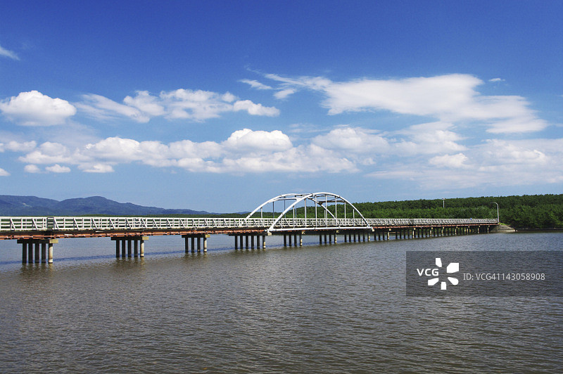 十三湖与中岛裕人行桥图片素材