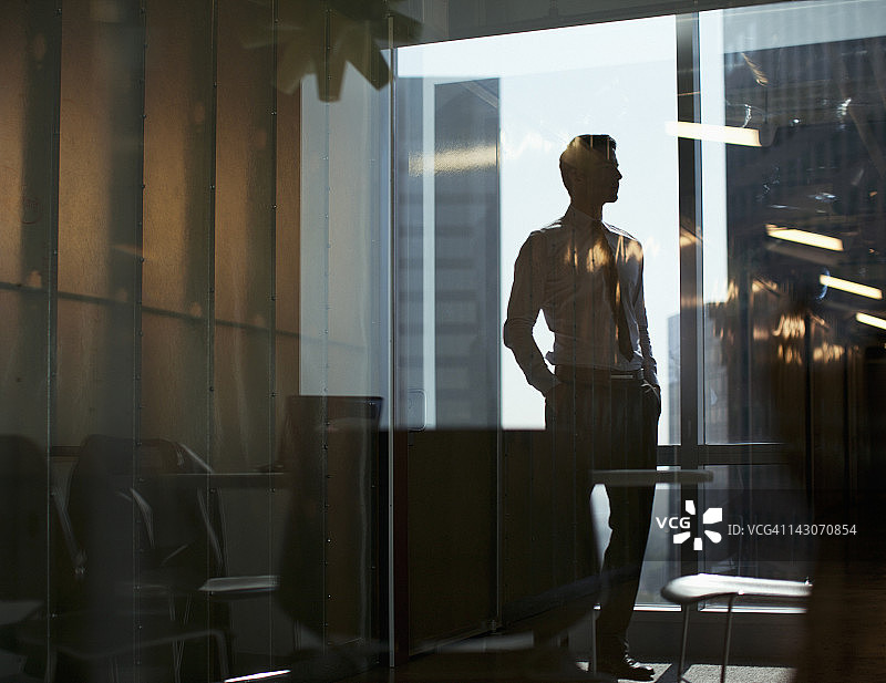 在办公室的商人图片素材