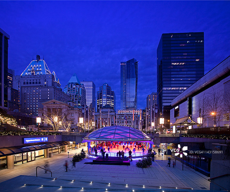 温哥华市中心罗布森广场图片素材