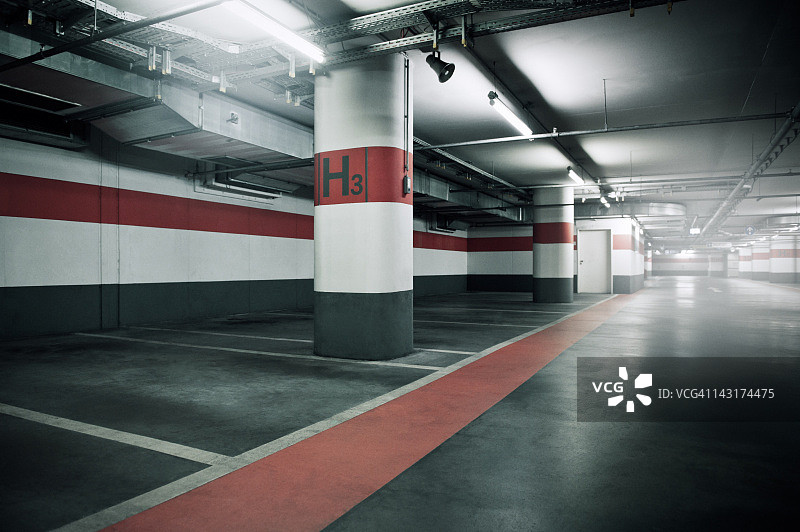 空旷的停车场图片素材