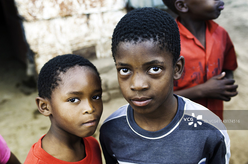 兄弟在一起图片素材