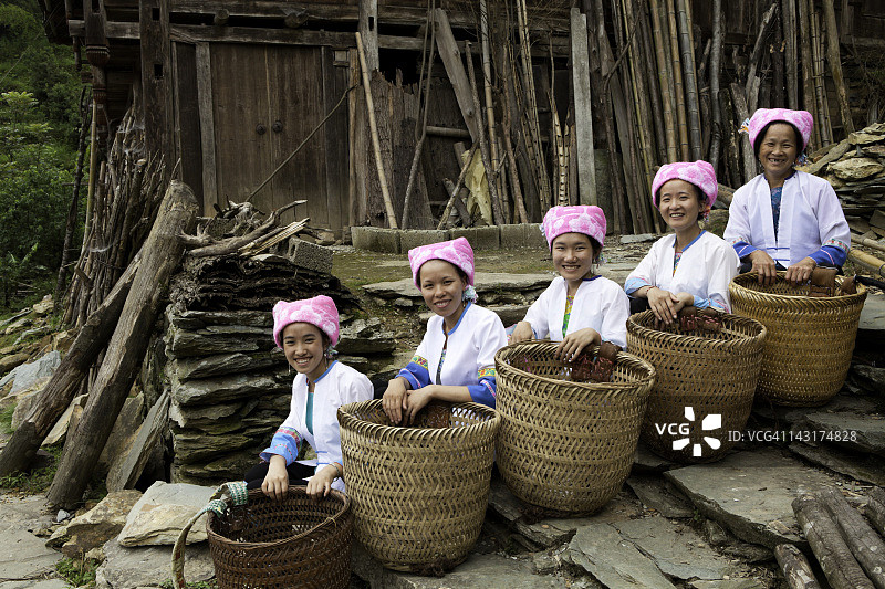 壮族妇女图片素材