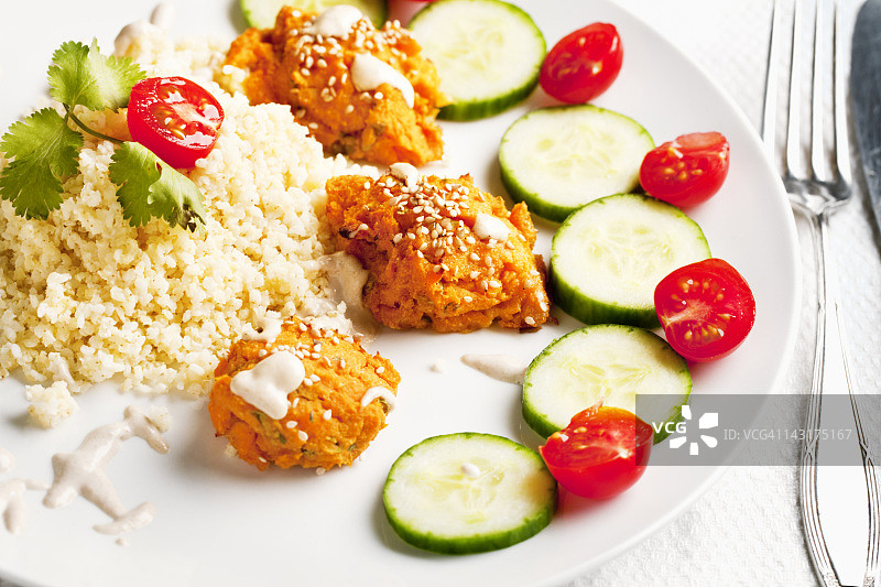 自制沙拉三明治和小米图片素材