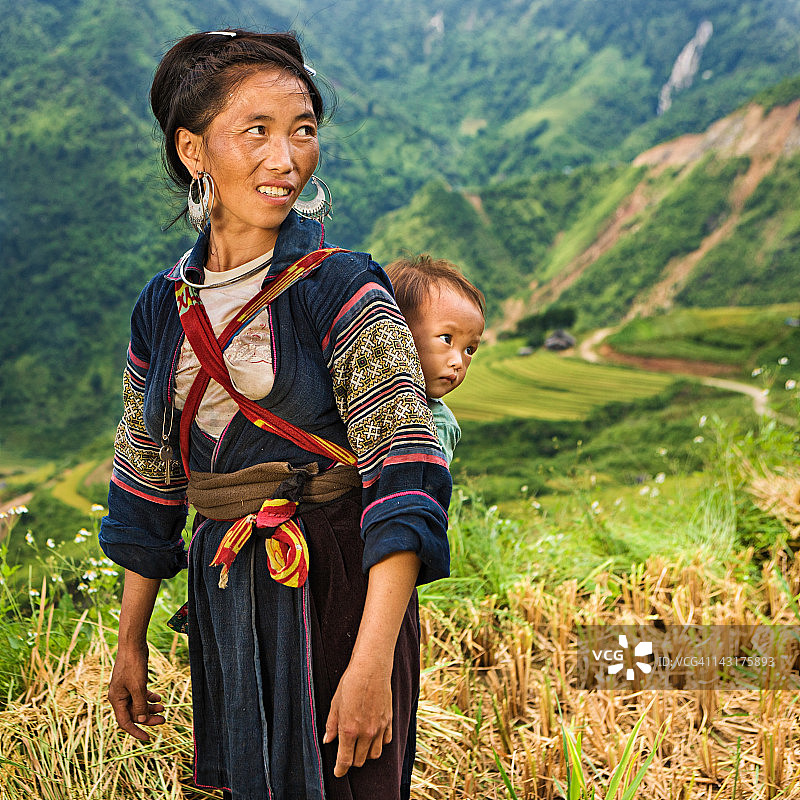 越南少数民族妇女——黑苗族图片素材