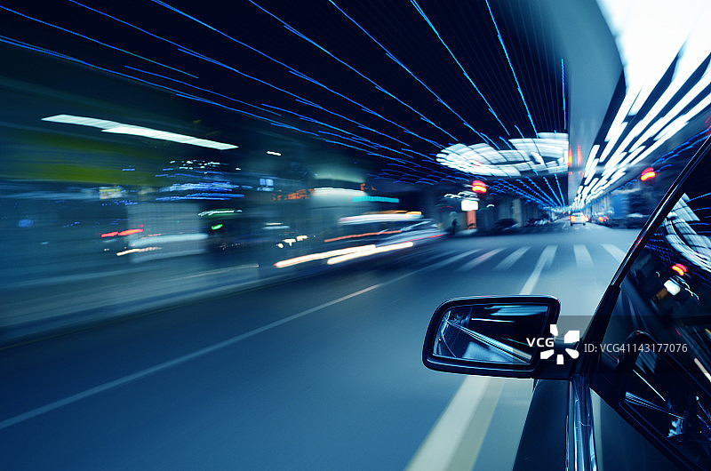 城市街景中的速度图片素材