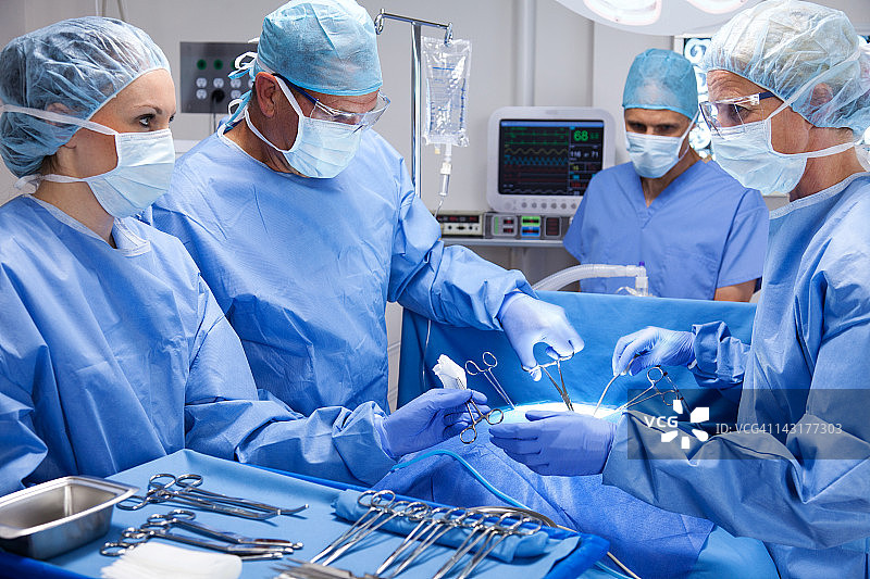 熟练的外科团队图片素材