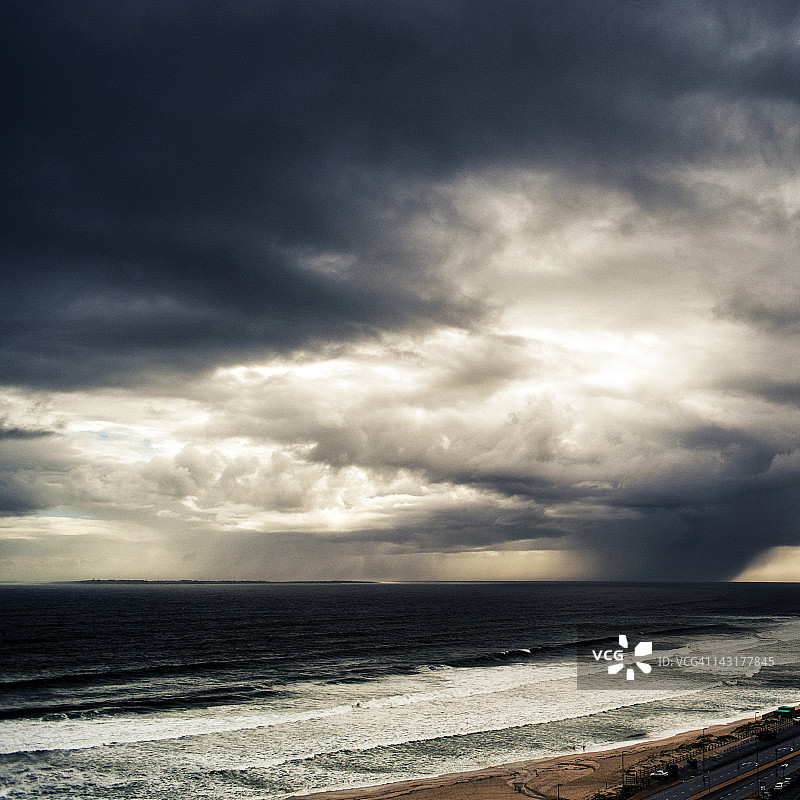 海洋上的暴风天气图片素材