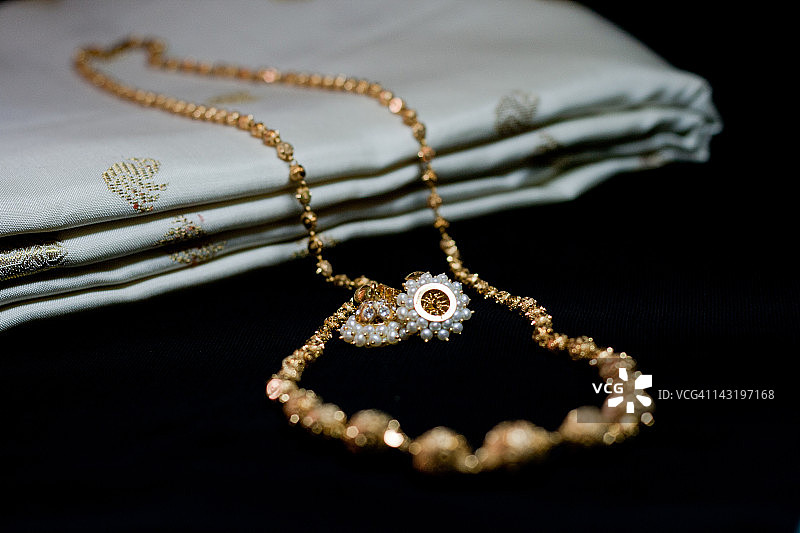 黄金珠宝和纱丽图片素材