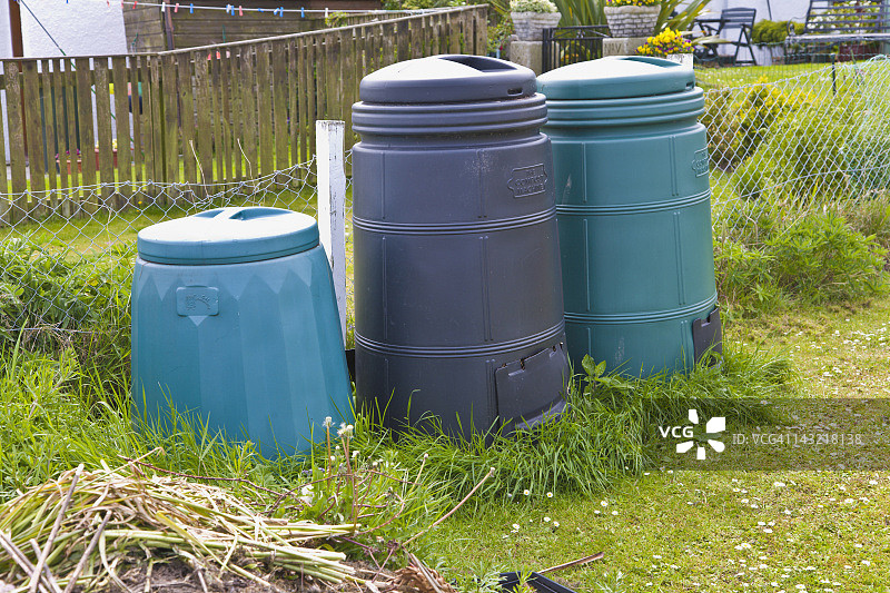 三个塑料堆肥箱，苏格兰图片素材