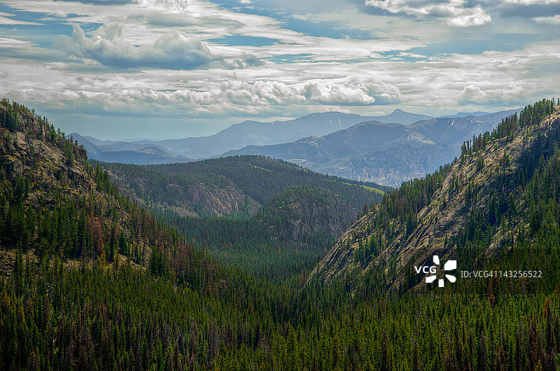 熊牙公路山隘风光图片素材