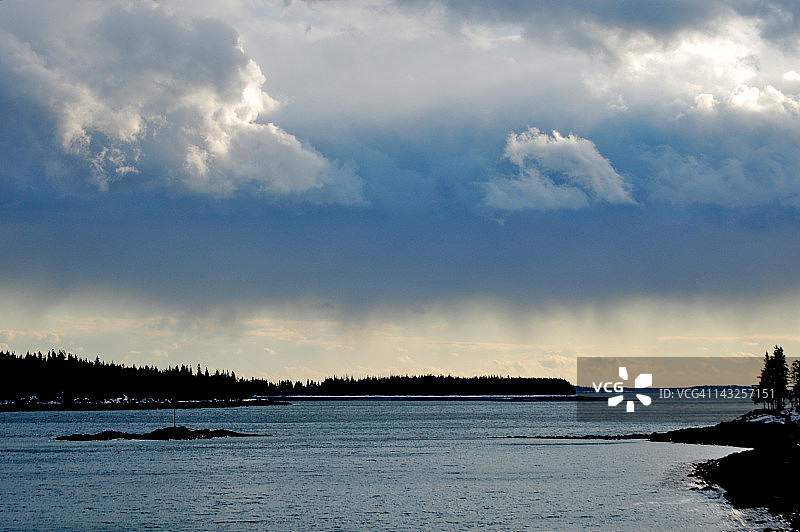 佩诺布斯科特湾上空的云彩图片素材
