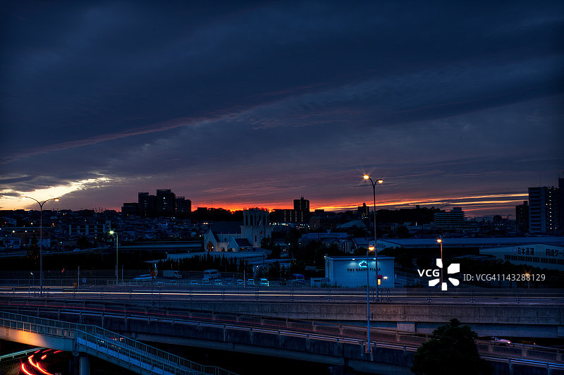 夜晚的公路，日落渐逝图片素材
