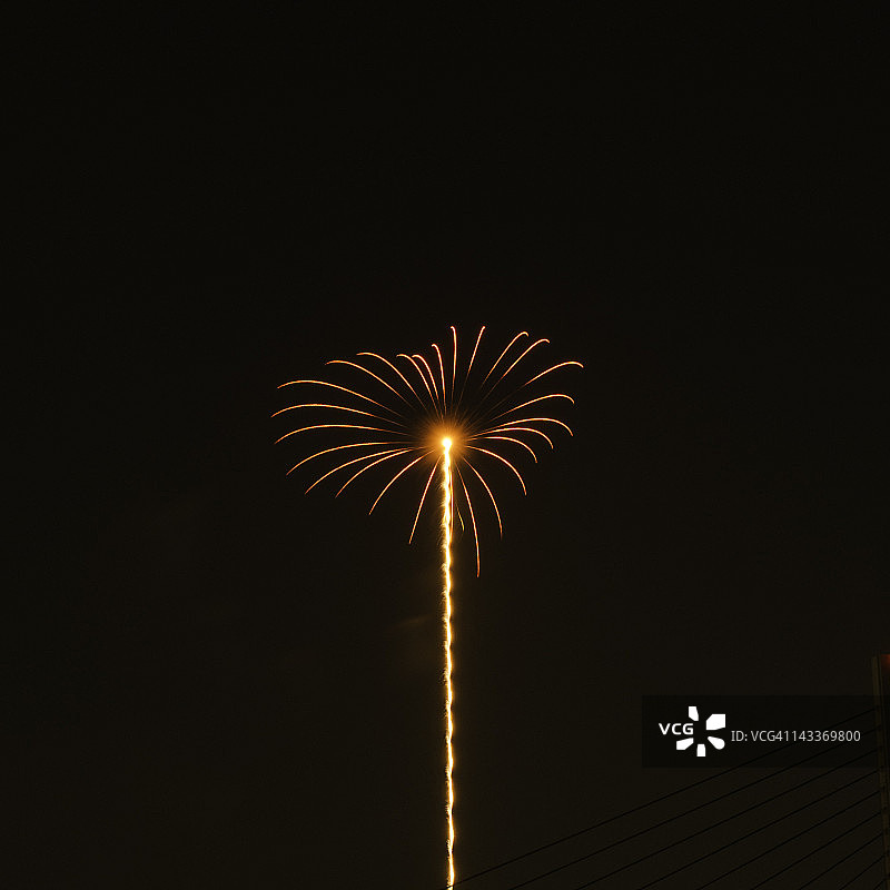 夜晚点燃的心图片素材