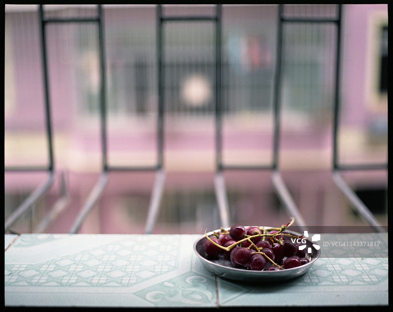 露台盘中的葡萄图片素材