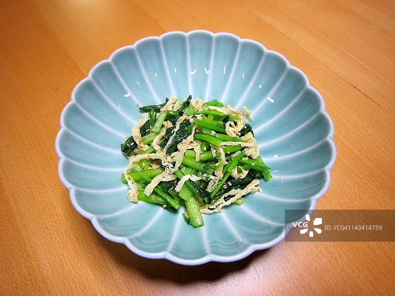 小松菜油豆腐煮图片素材