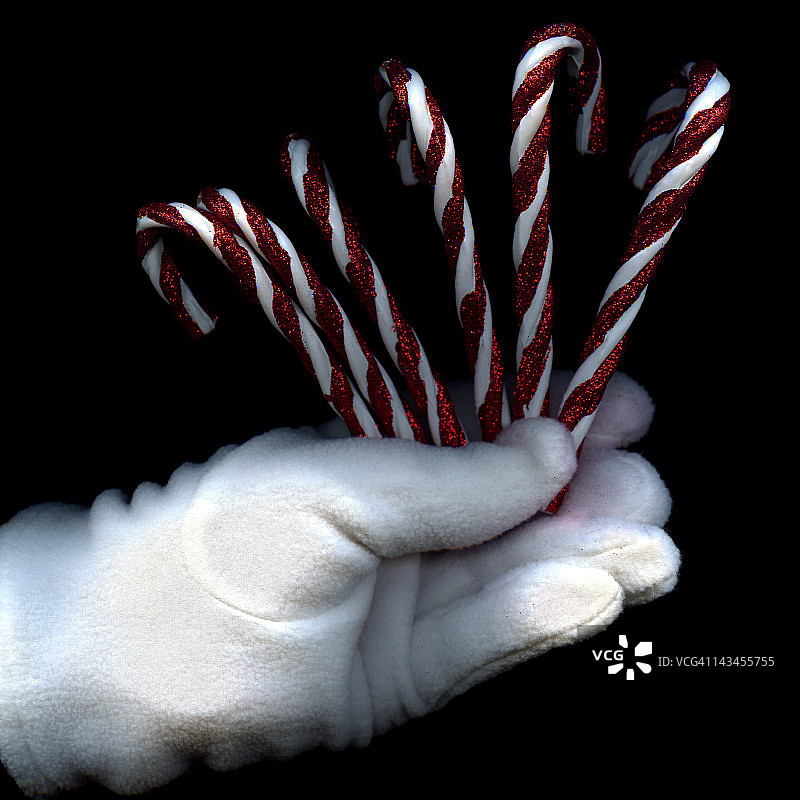 手持条纹拐杖图片素材