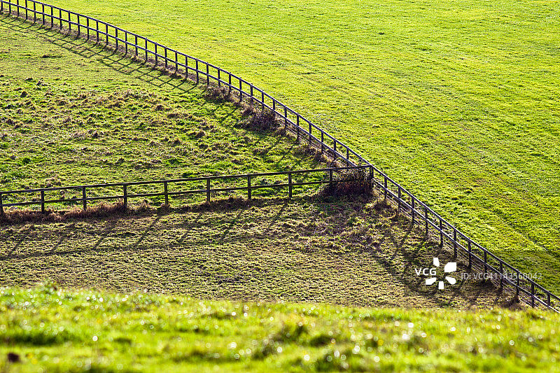 田野中的围栏图片素材