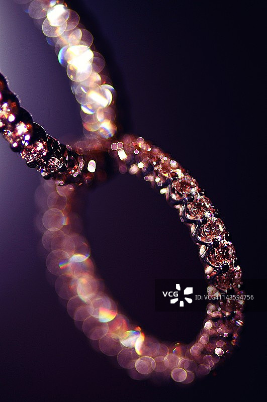 摇摆不定的图片素材