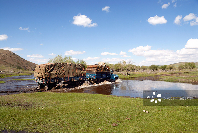 蒙古国的卡车运输图片素材