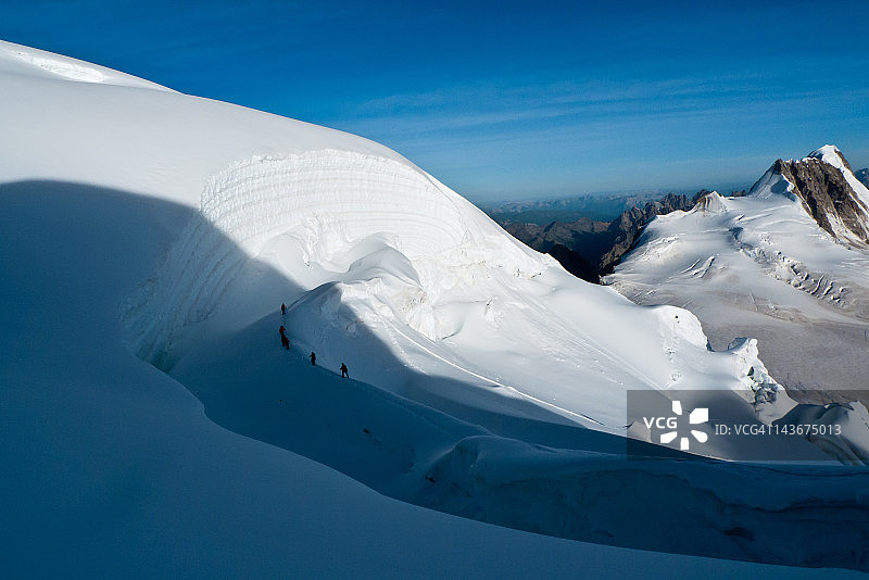 风景中的人物图片素材