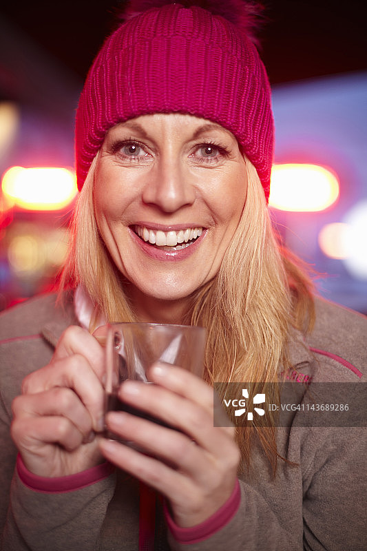 女人喝咖啡图片素材