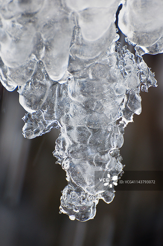 城堡溪上的冰柱图片素材