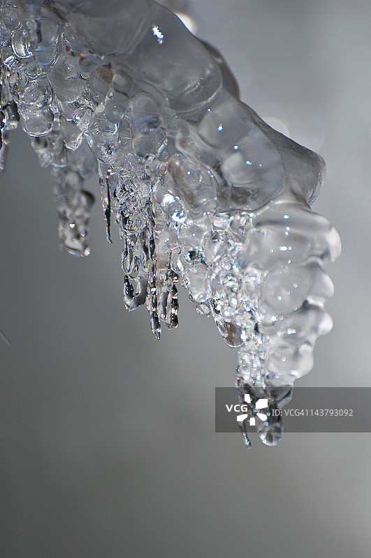 城堡溪上的冰柱图片素材