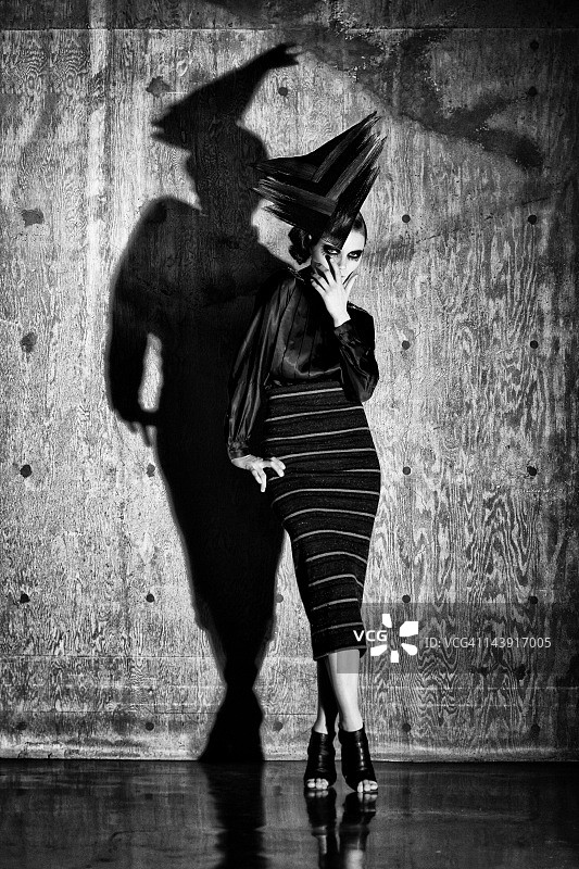 发髻前卫时尚模特全身像图片素材