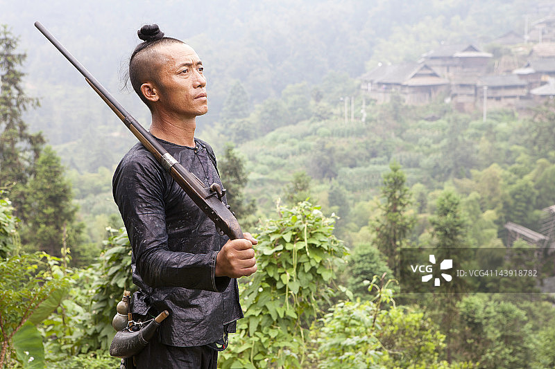 傲慢的炮手图片素材