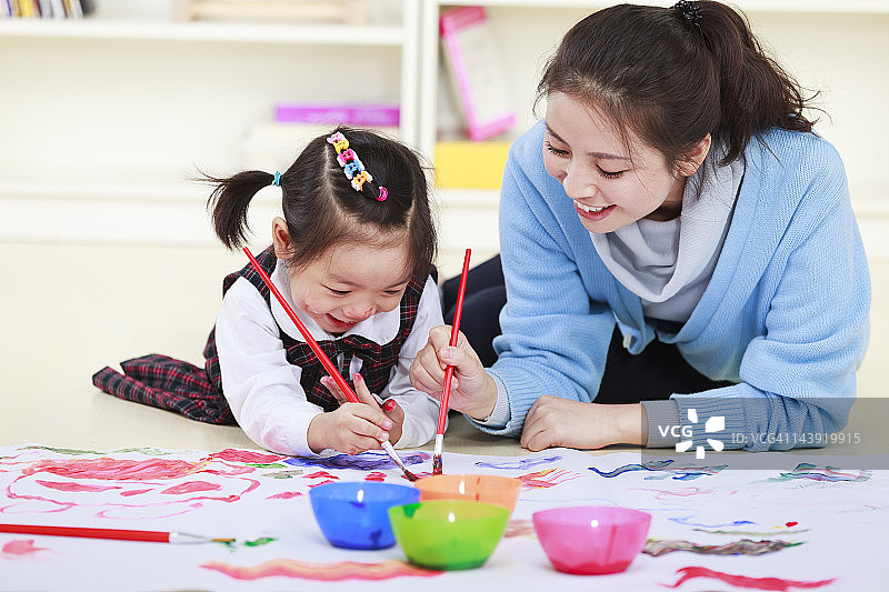 快乐的画作图片素材