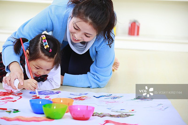 快乐的画作图片素材