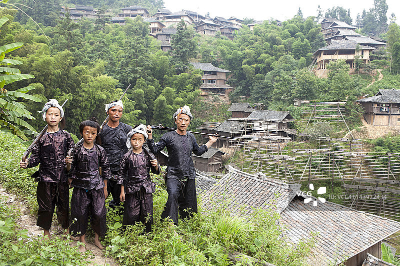 傲慢的枪手图片素材