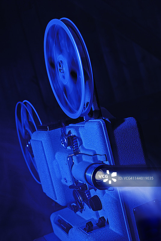 8毫米胶片放映机运转图片素材
